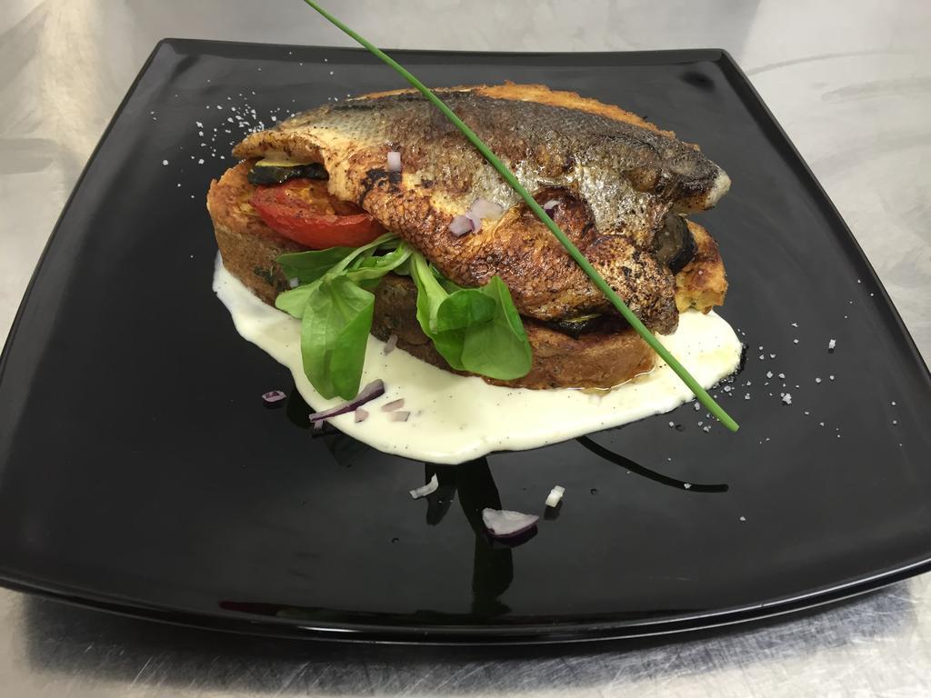 Hotel Restaurant Baryton Saint-Marcel  Buitenkant foto