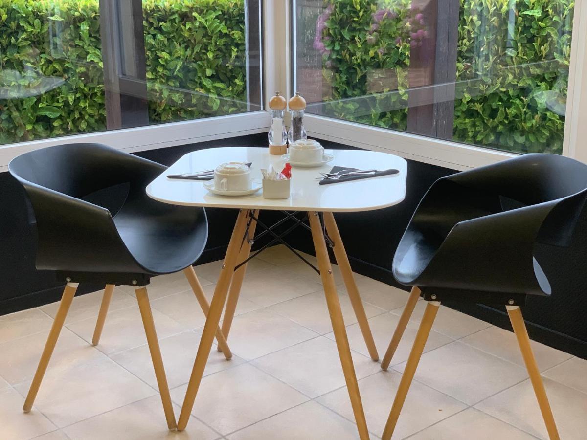 Hotel Restaurant Baryton Saint-Marcel  Buitenkant foto